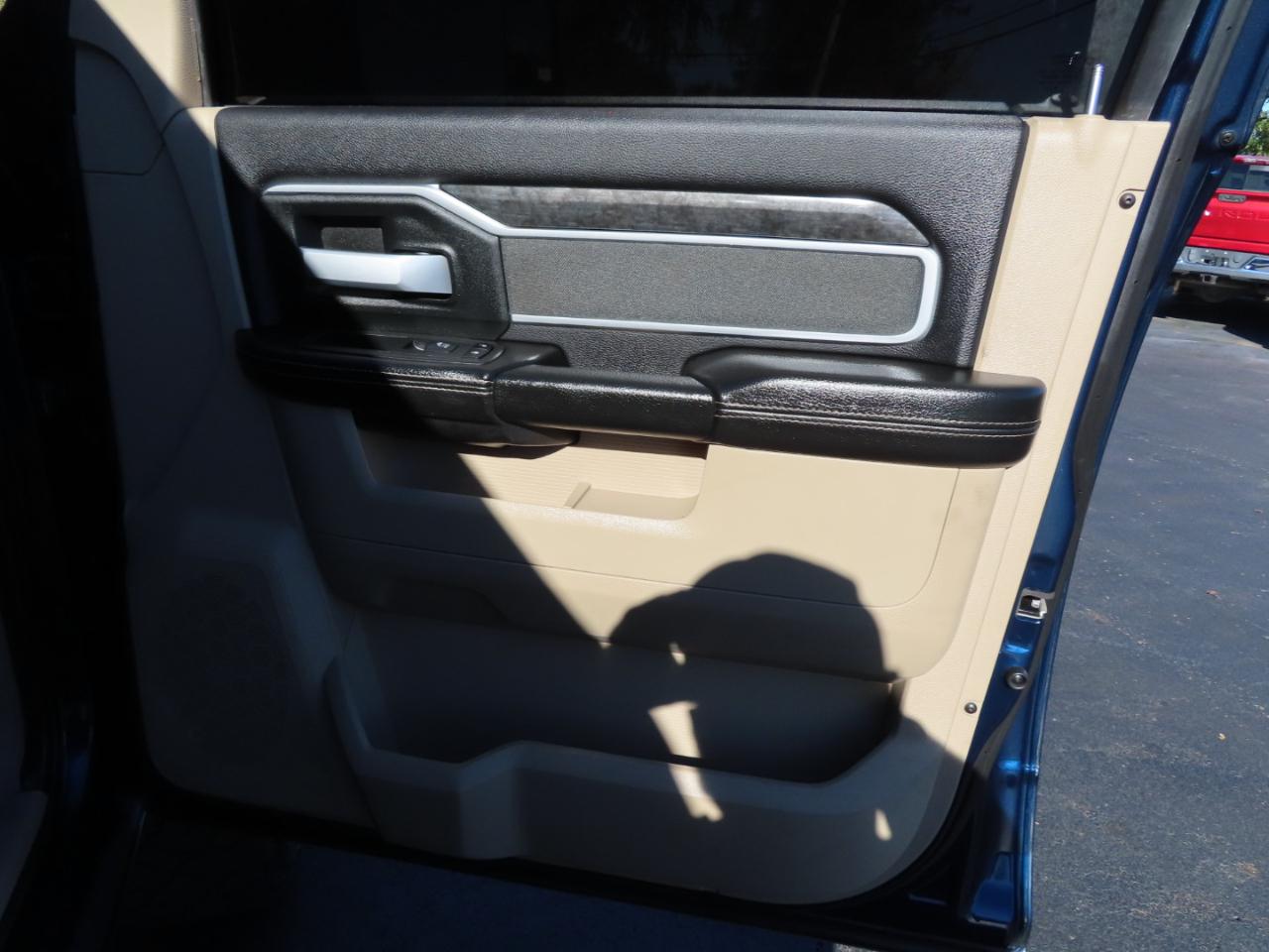 RAM 2500 Big Horn 4x4 Crew Cab 6'4" Box 2020