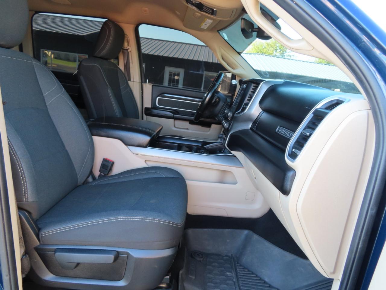 RAM 2500 Big Horn 4x4 Crew Cab 6'4" Box 2020
