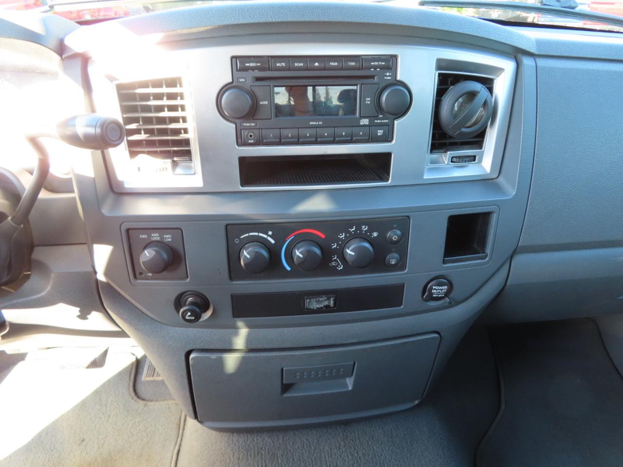 Dodge Ram 1500 4WD Quad Cab 140.5" SLT 2008
