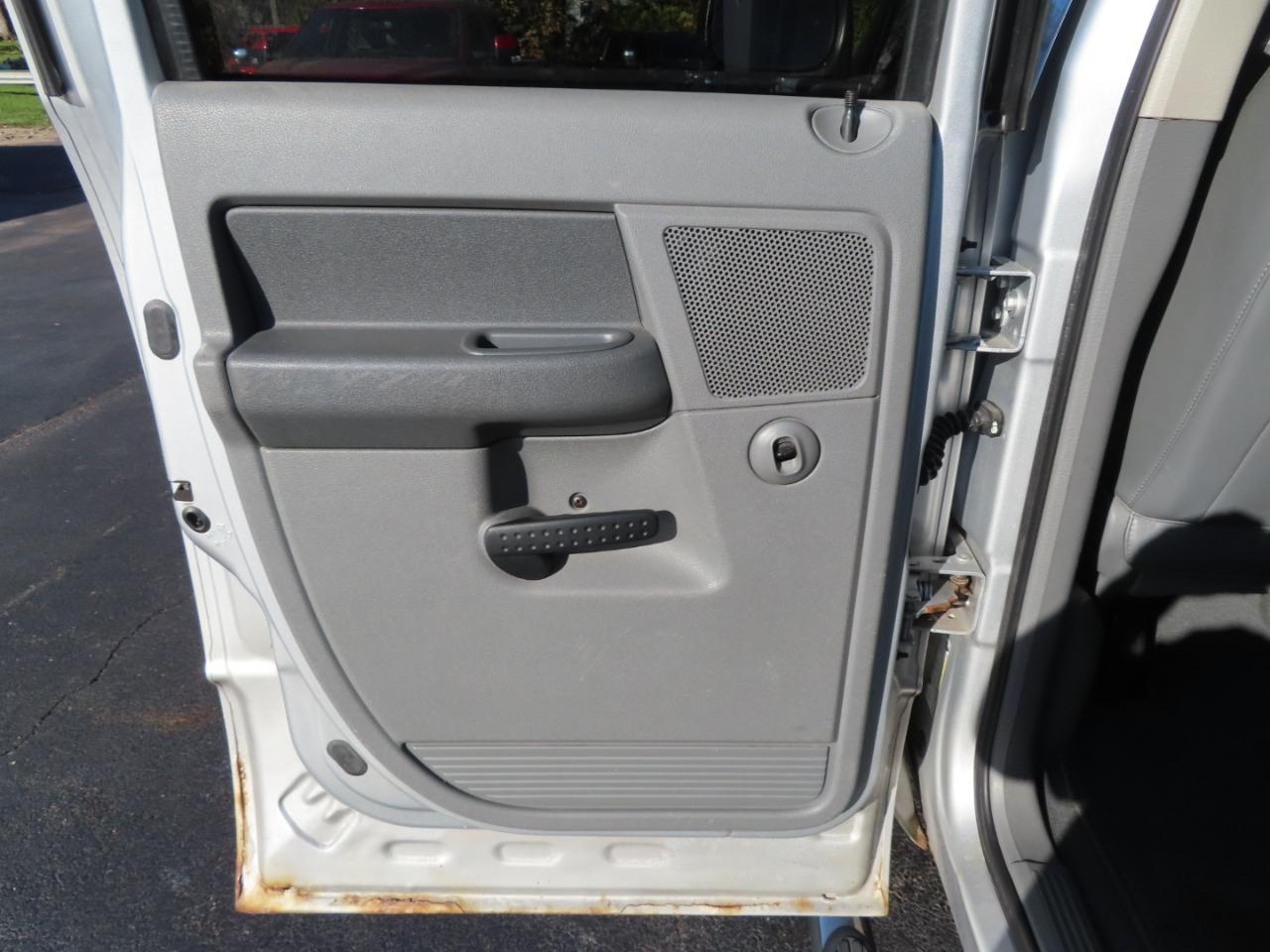 Dodge Ram 1500 4WD Quad Cab 140.5" SLT 2008