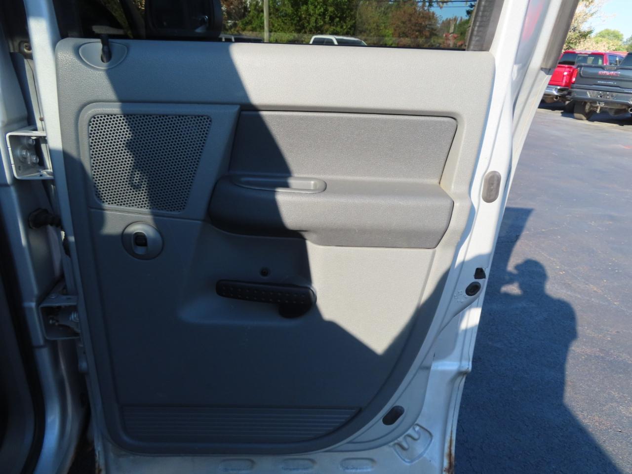 Dodge Ram 1500 4WD Quad Cab 140.5" SLT 2008
