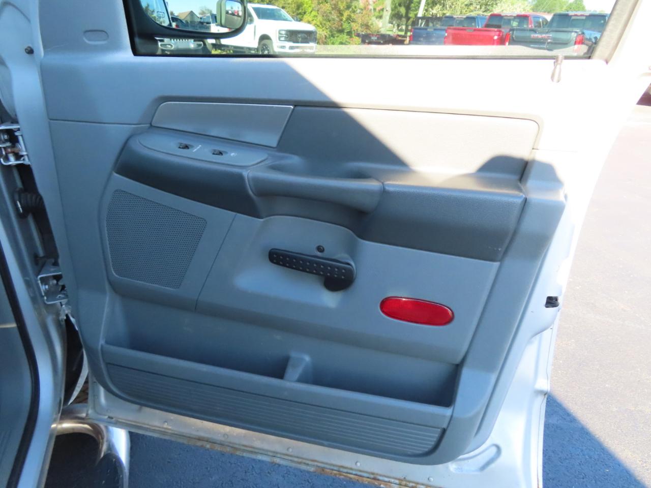 Dodge Ram 1500 4WD Quad Cab 140.5" SLT 2008