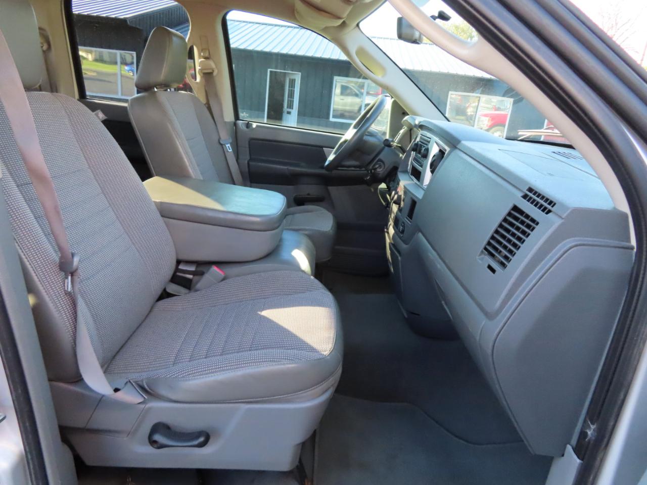 Dodge Ram 1500 4WD Quad Cab 140.5" SLT 2008
