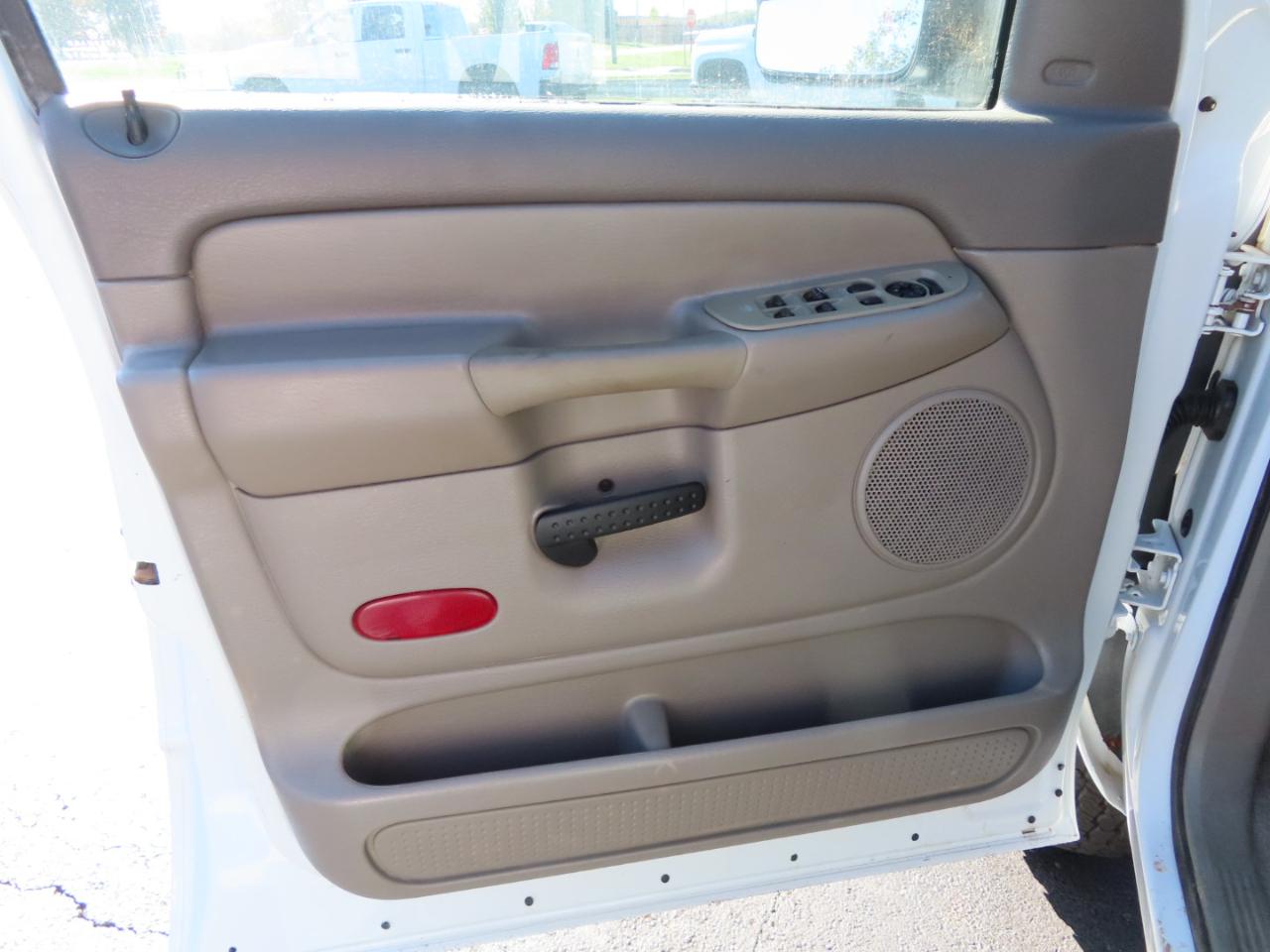 Dodge Ram 2500 4dr Quad Cab 160.5" WB 4WD SLT 2005