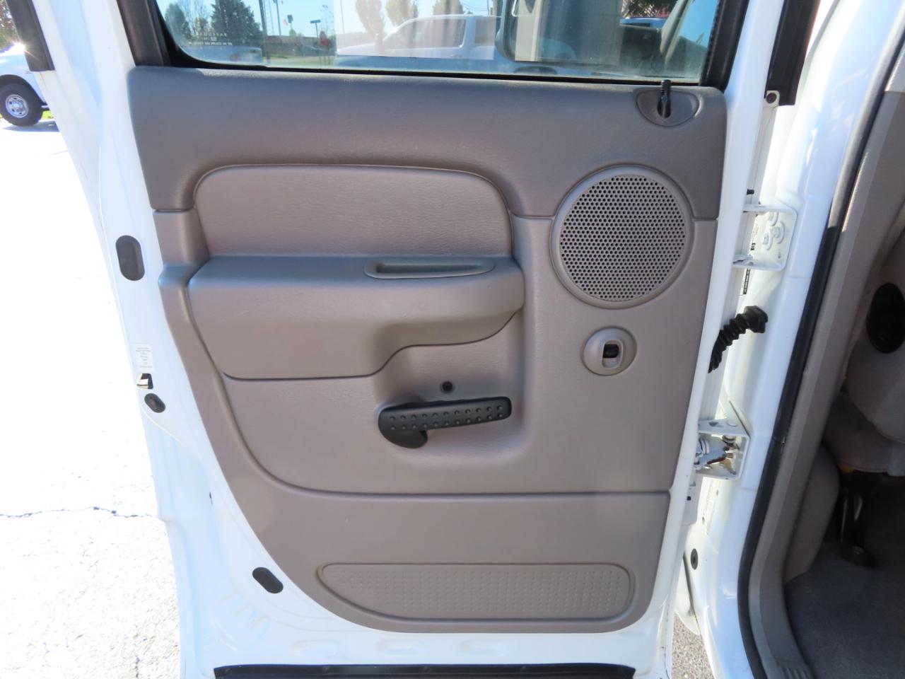 Dodge Ram 2500 4dr Quad Cab 160.5" WB 4WD SLT 2005