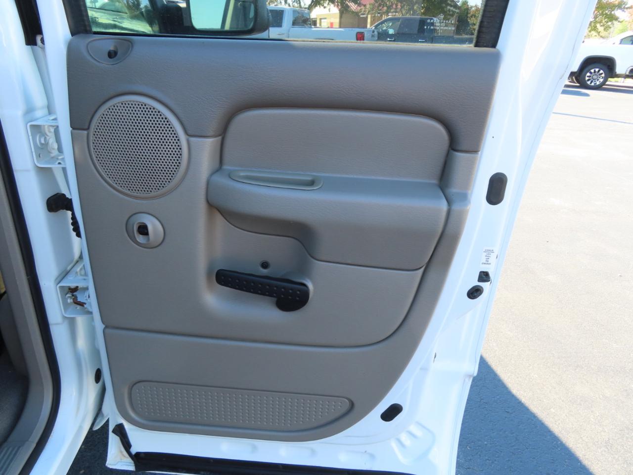 Dodge Ram 2500 4dr Quad Cab 160.5" WB 4WD SLT 2005