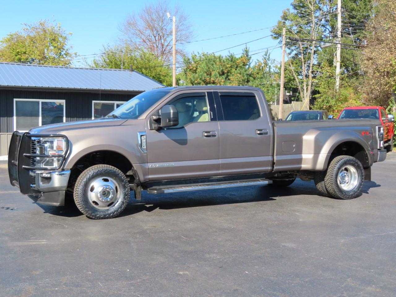 Ford Super Duty F-350 DRW Lariat 4WD Crew Cab 8' Box 2020
