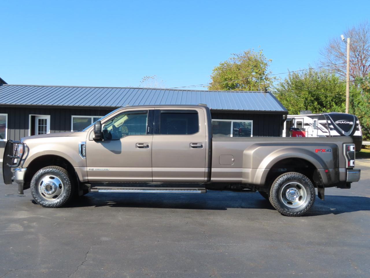 Ford Super Duty F-350 DRW Lariat 4WD Crew Cab 8' Box 2020