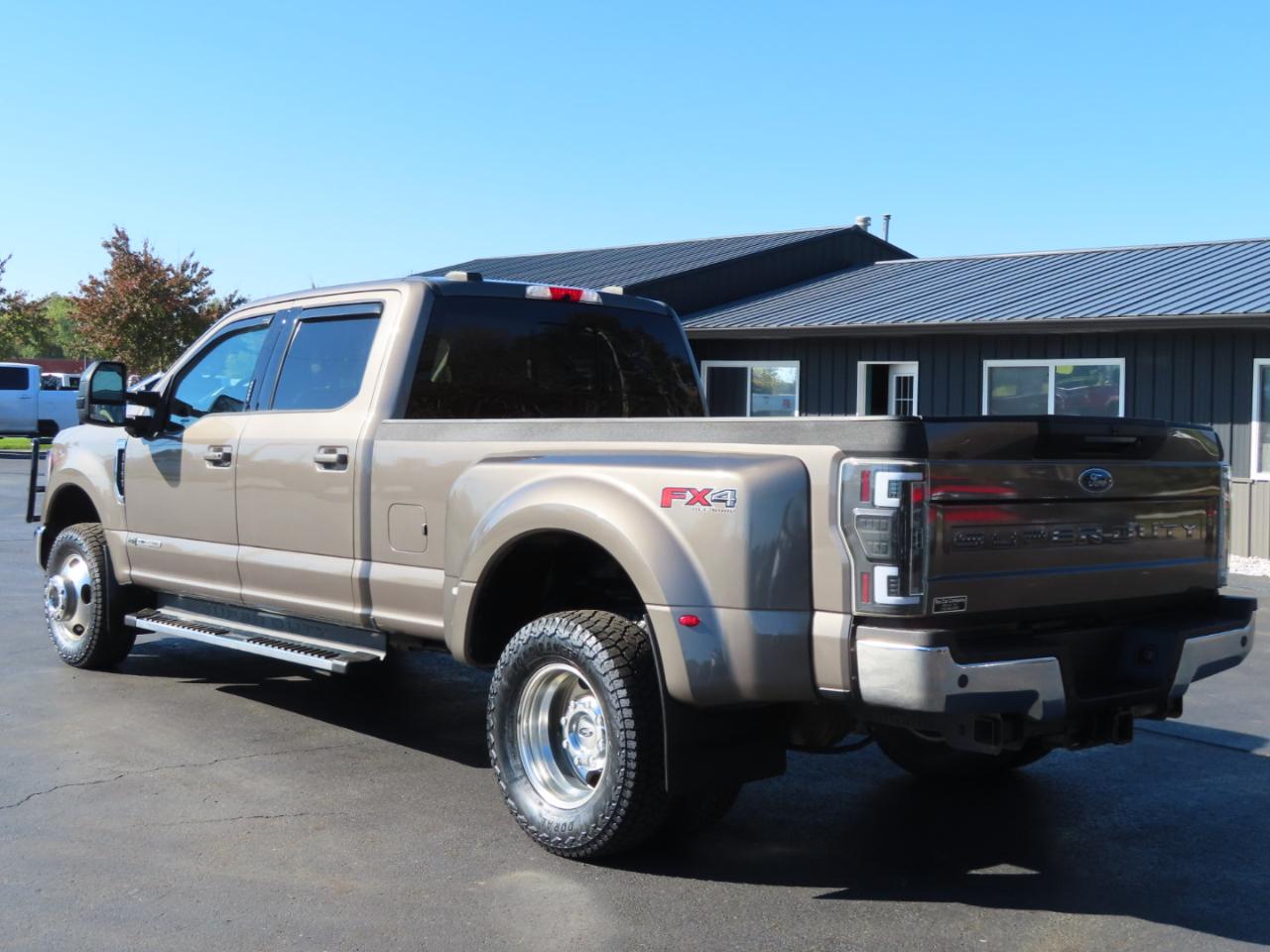 Ford Super Duty F-350 DRW Lariat 4WD Crew Cab 8' Box 2020