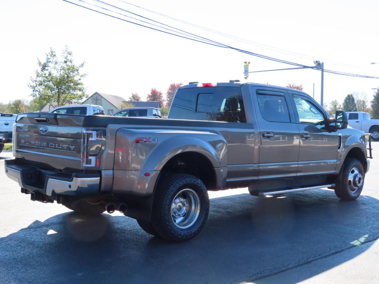 Ford Super Duty F-350 DRW Lariat 4WD Crew Cab 8' Box 2020