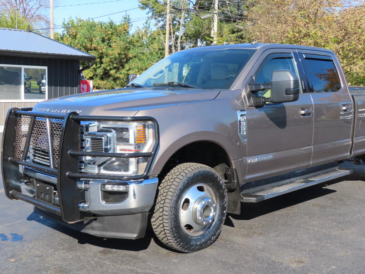 Ford Super Duty F-350 DRW Lariat 4WD Crew Cab 8' Box 2020