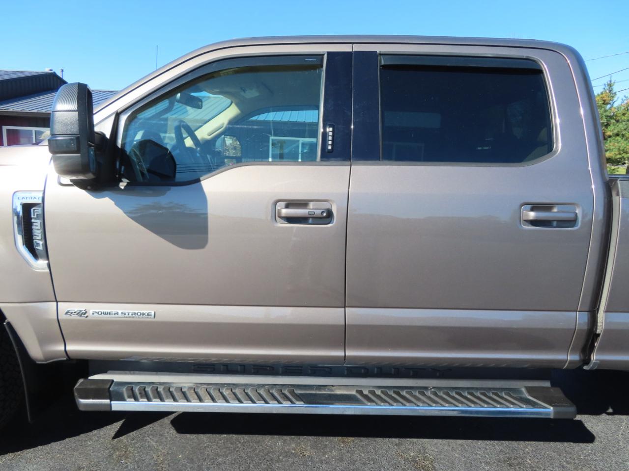Ford Super Duty F-350 DRW Lariat 4WD Crew Cab 8' Box 2020