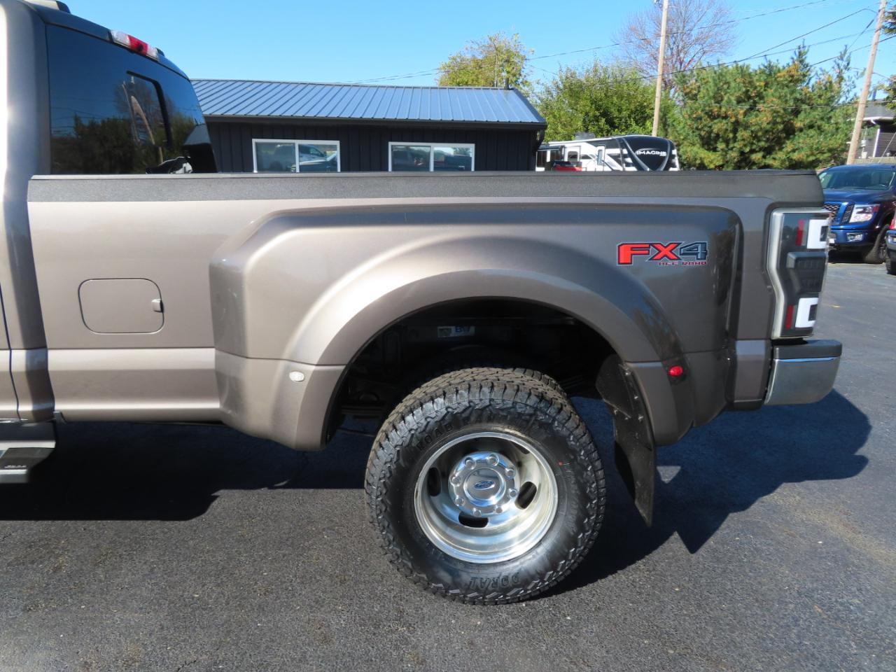 Ford Super Duty F-350 DRW Lariat 4WD Crew Cab 8' Box 2020