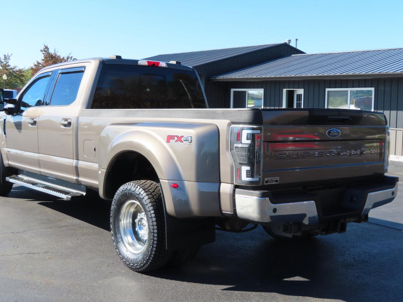 Ford Super Duty F-350 DRW Lariat 4WD Crew Cab 8' Box 2020