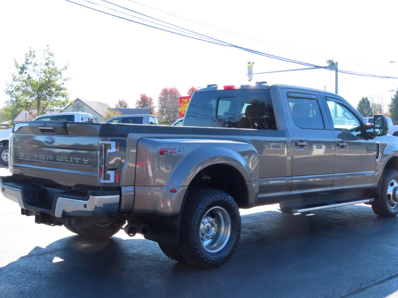 Ford Super Duty F-350 DRW Lariat 4WD Crew Cab 8' Box 2020