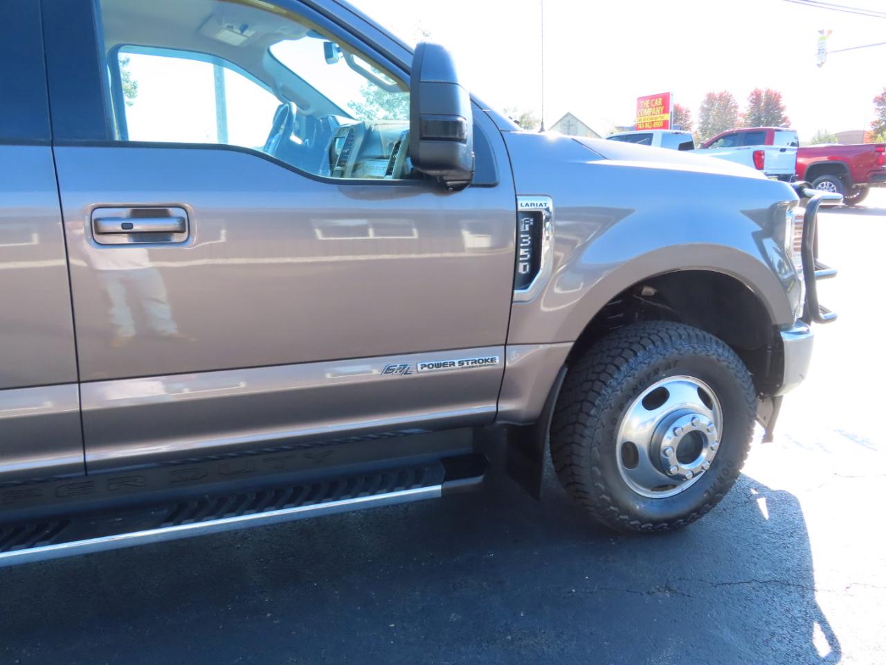 Ford Super Duty F-350 DRW Lariat 4WD Crew Cab 8' Box 2020