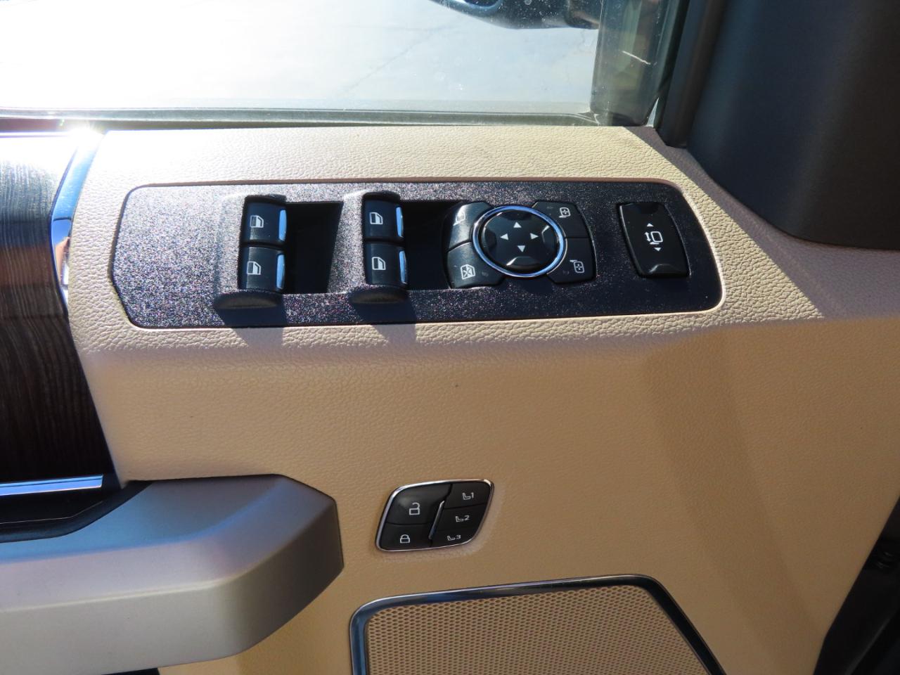 Ford Super Duty F-350 DRW Lariat 4WD Crew Cab 8' Box 2020