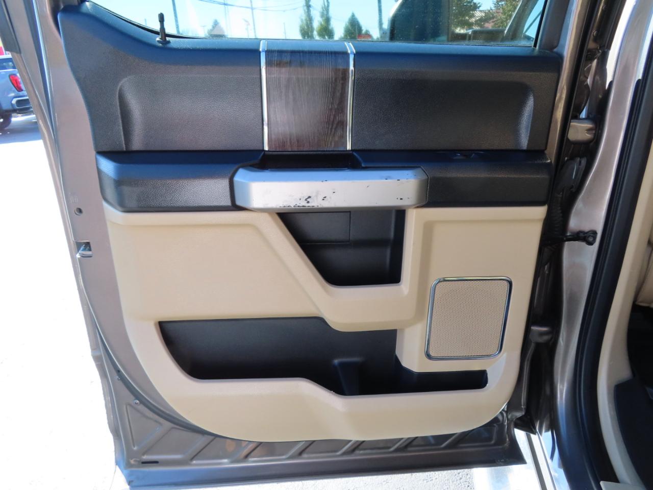 Ford Super Duty F-350 DRW Lariat 4WD Crew Cab 8' Box 2020