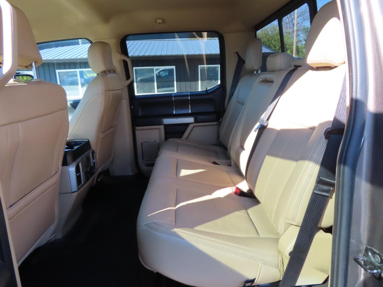 Ford Super Duty F-350 DRW Lariat 4WD Crew Cab 8' Box 2020