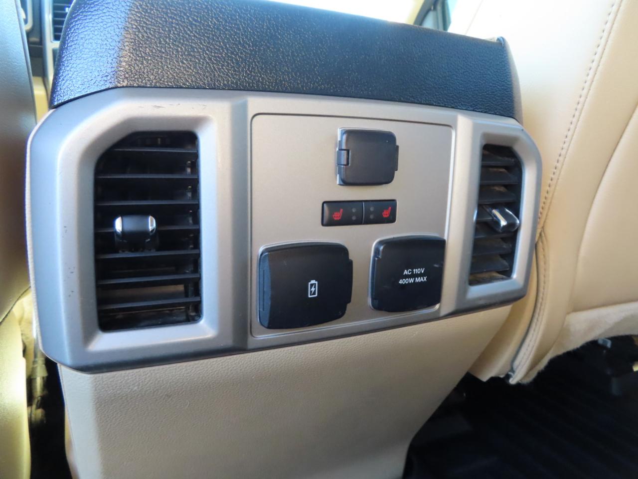 Ford Super Duty F-350 DRW Lariat 4WD Crew Cab 8' Box 2020