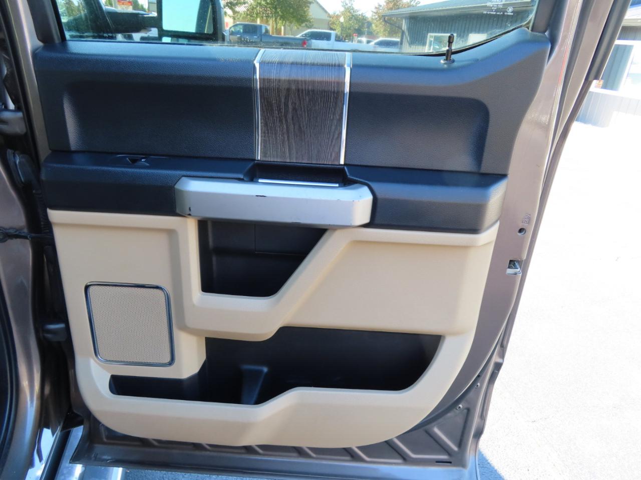 Ford Super Duty F-350 DRW Lariat 4WD Crew Cab 8' Box 2020