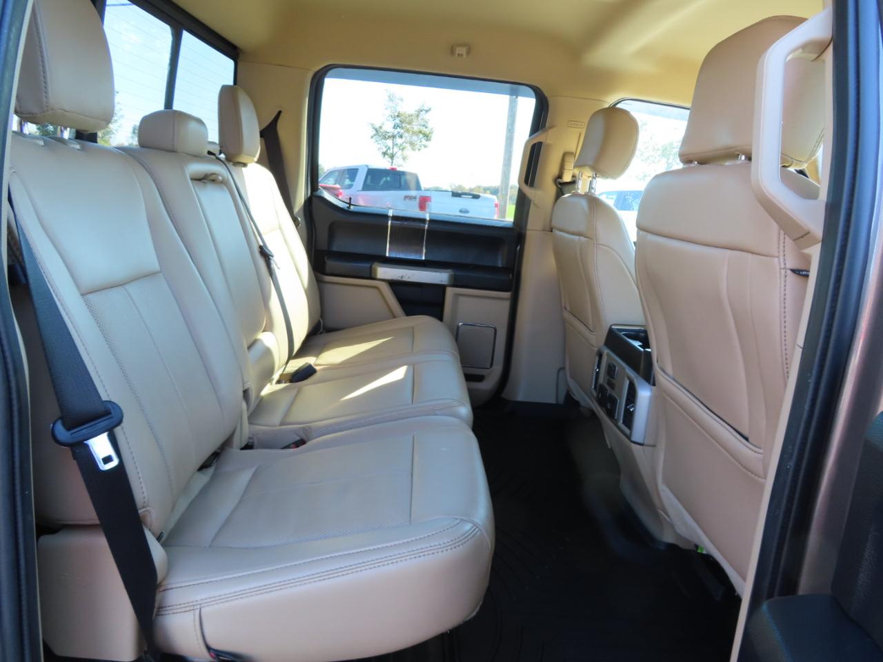 Ford Super Duty F-350 DRW Lariat 4WD Crew Cab 8' Box 2020