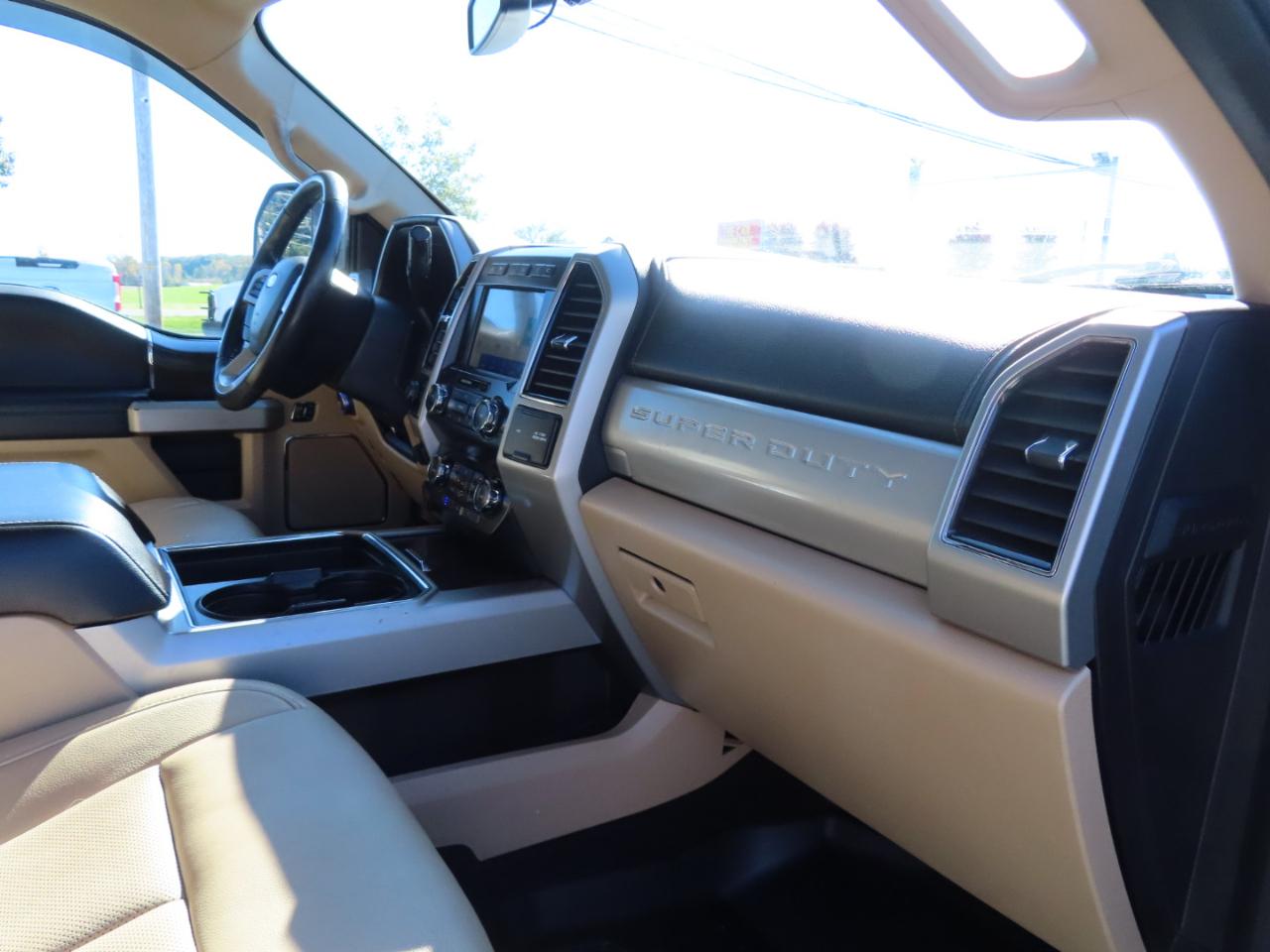 Ford Super Duty F-350 DRW Lariat 4WD Crew Cab 8' Box 2020