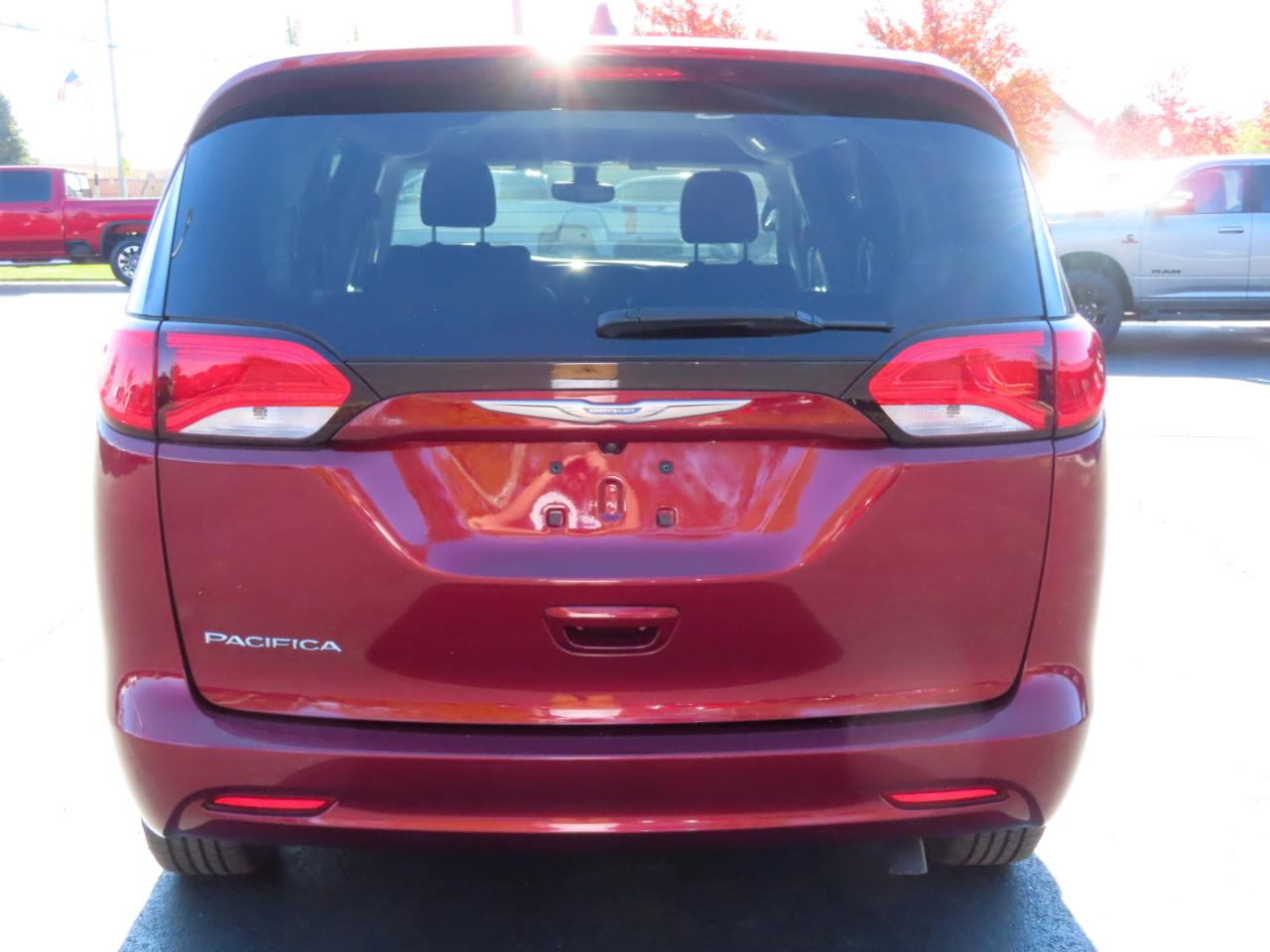Chrysler Pacifica Touring FWD 2017
