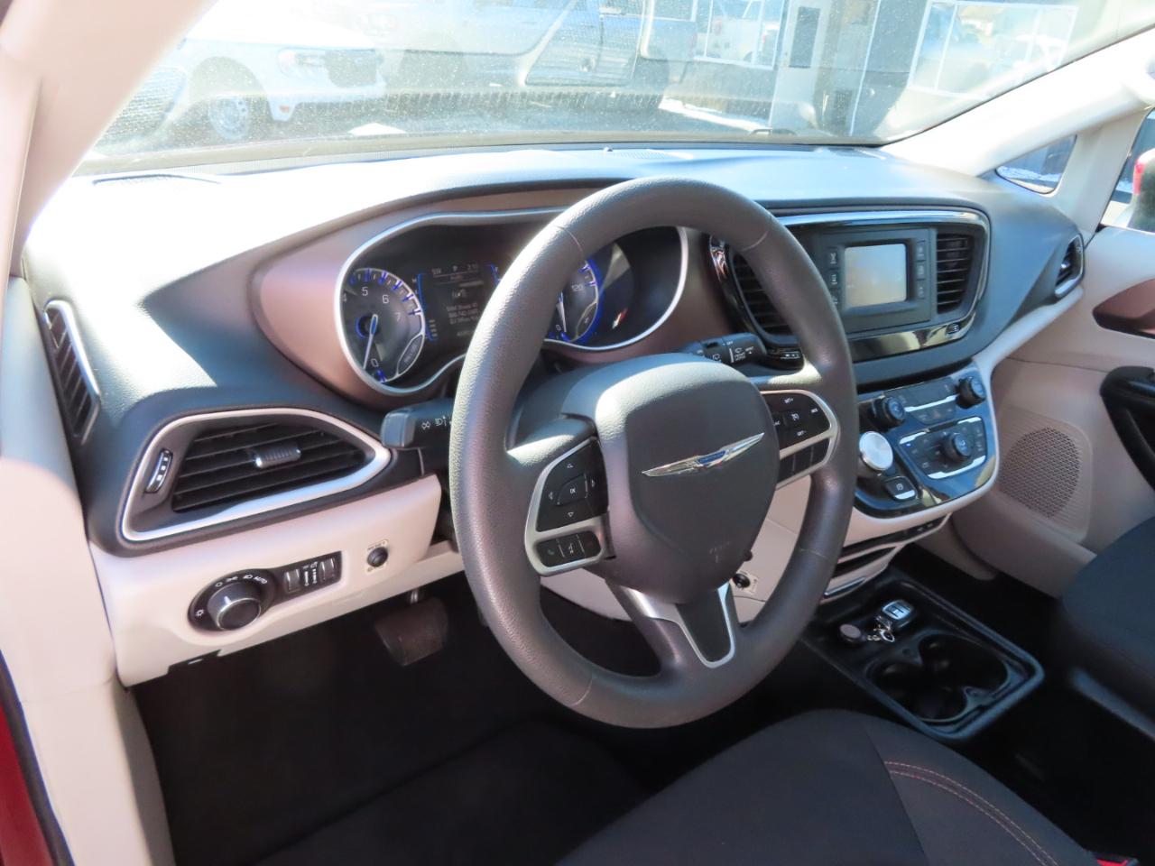 Chrysler Pacifica Touring FWD 2017