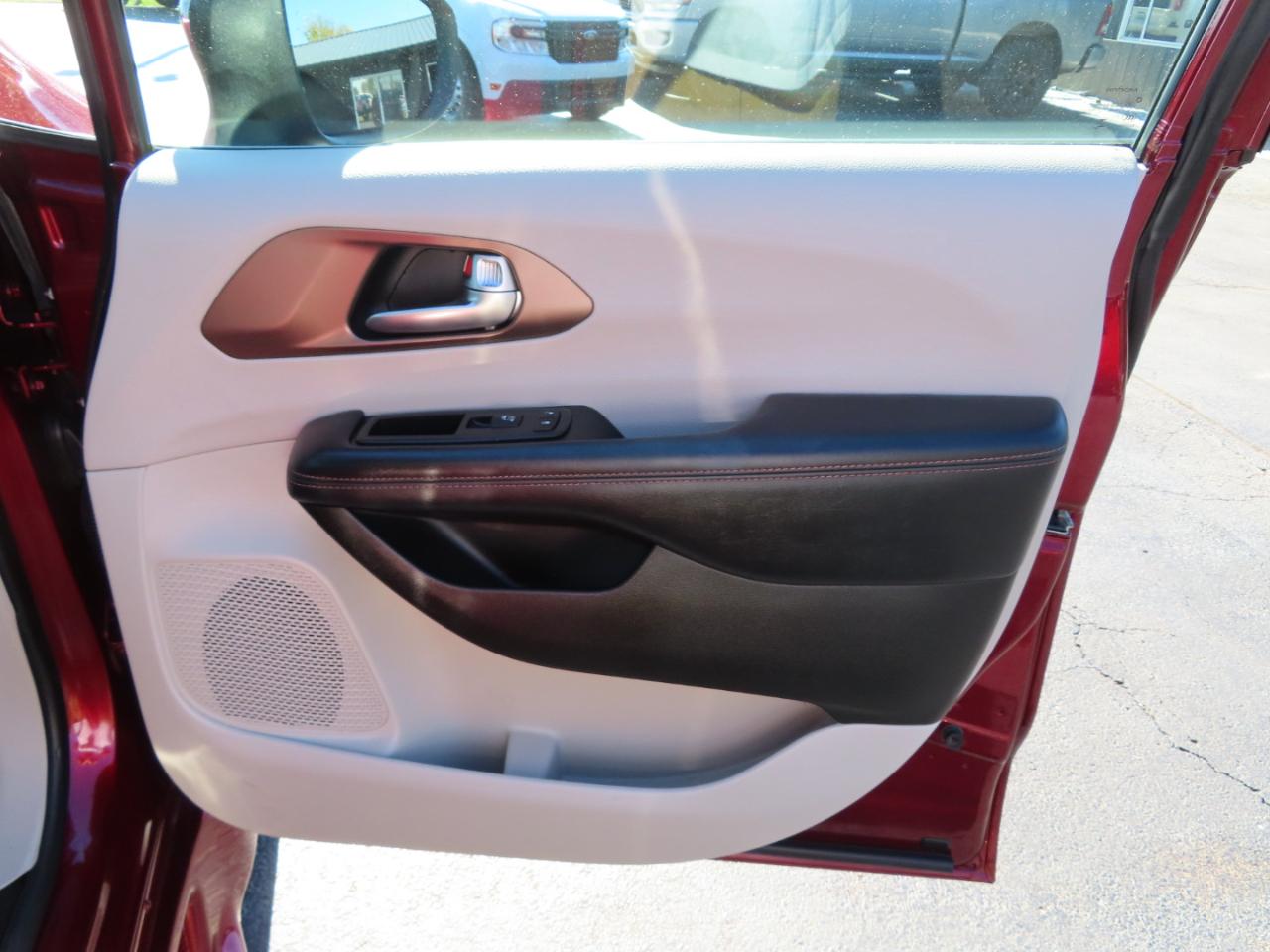 Chrysler Pacifica Touring FWD 2017