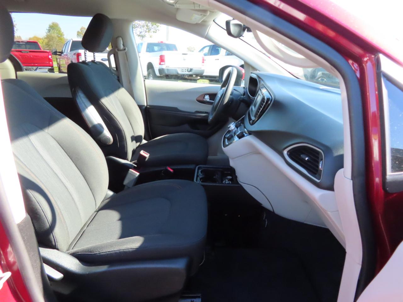 Chrysler Pacifica Touring FWD 2017