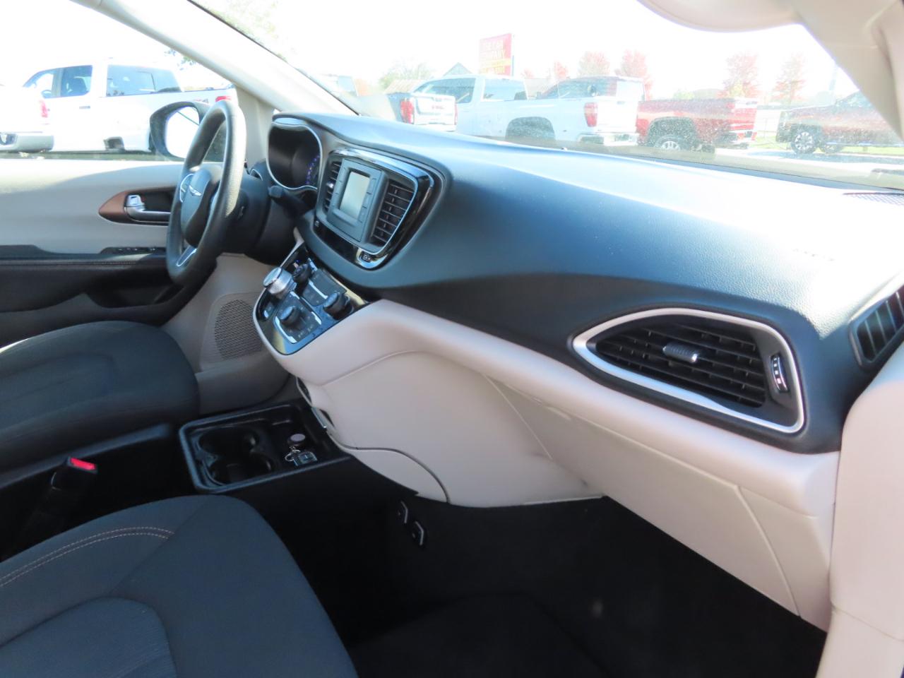 Chrysler Pacifica Touring FWD 2017