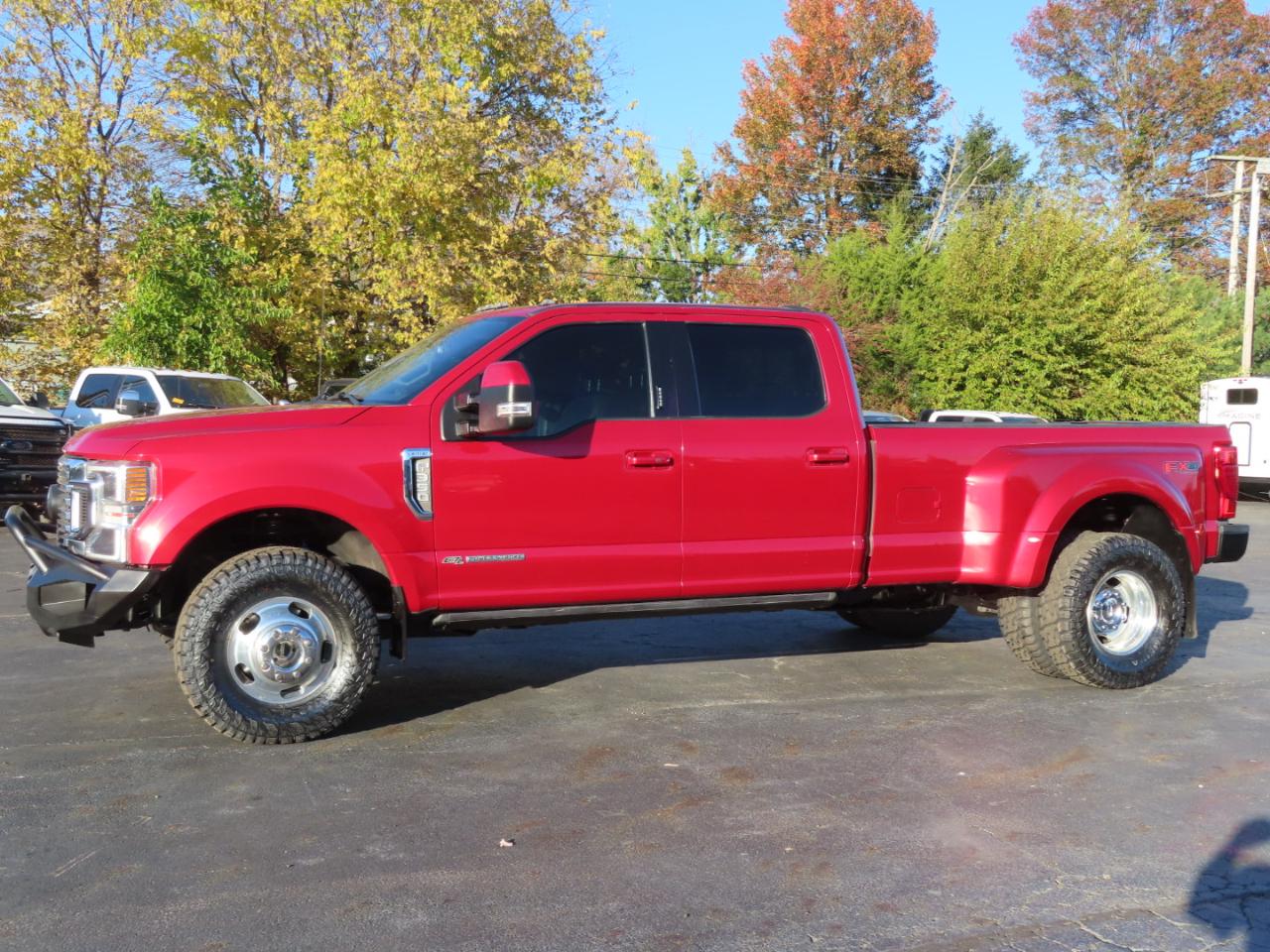 Ford Super Duty F-350 DRW Lariat 4WD Crew Cab 8' Box 2022
