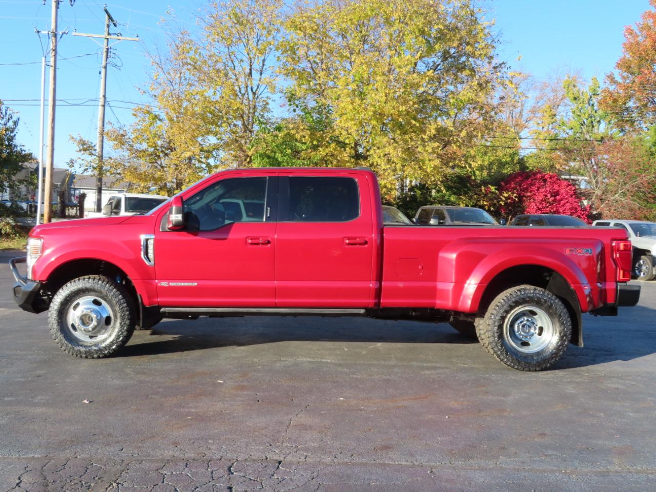 Ford Super Duty F-350 DRW Lariat 4WD Crew Cab 8' Box 2022