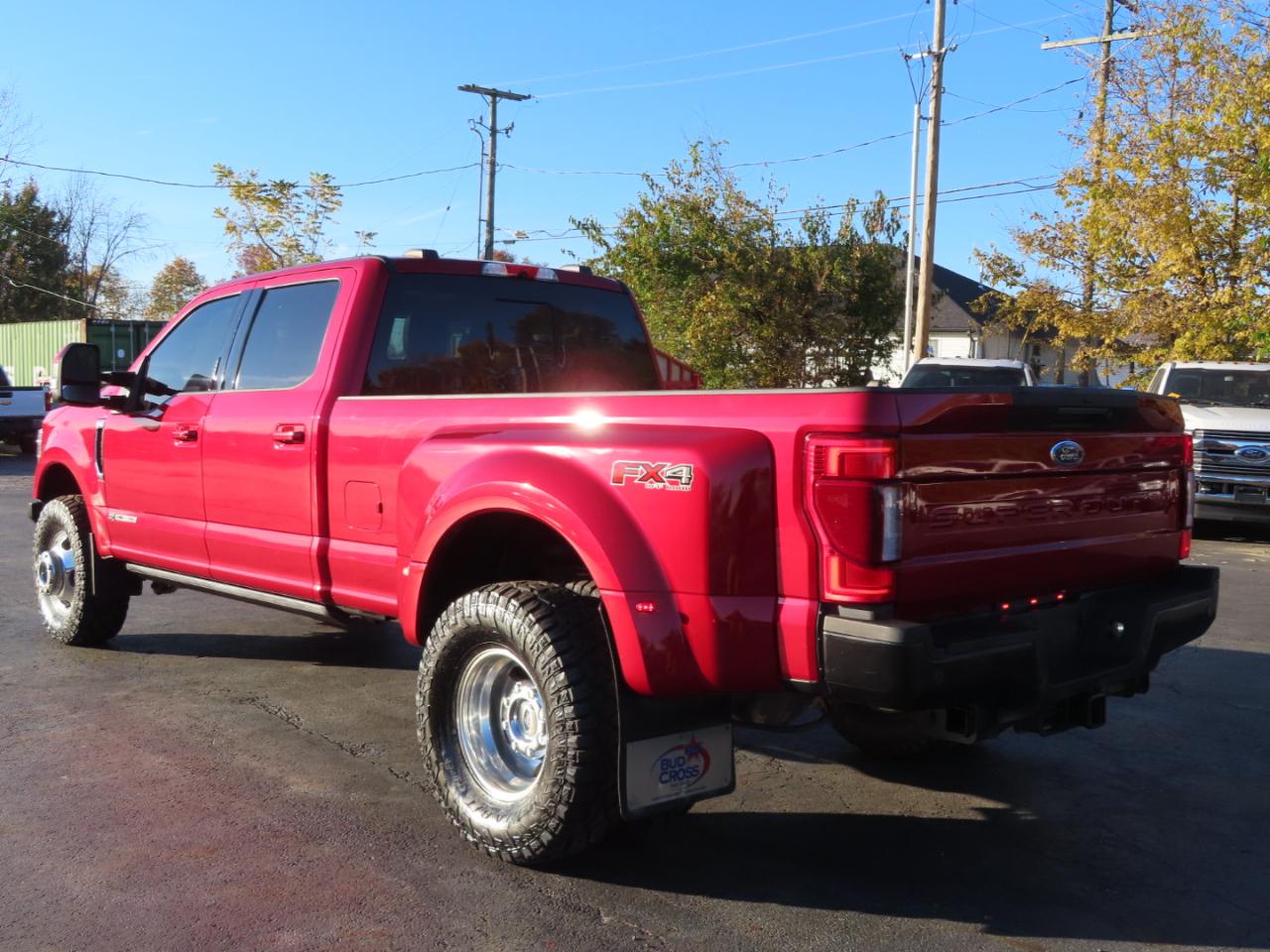 Ford Super Duty F-350 DRW Lariat 4WD Crew Cab 8' Box 2022