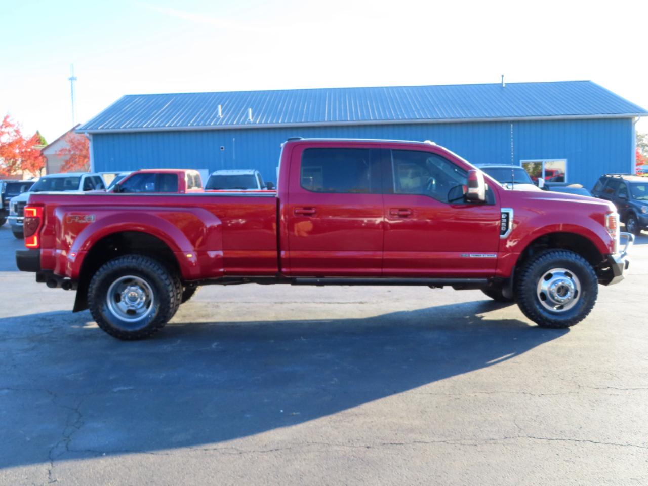 Ford Super Duty F-350 DRW Lariat 4WD Crew Cab 8' Box 2022
