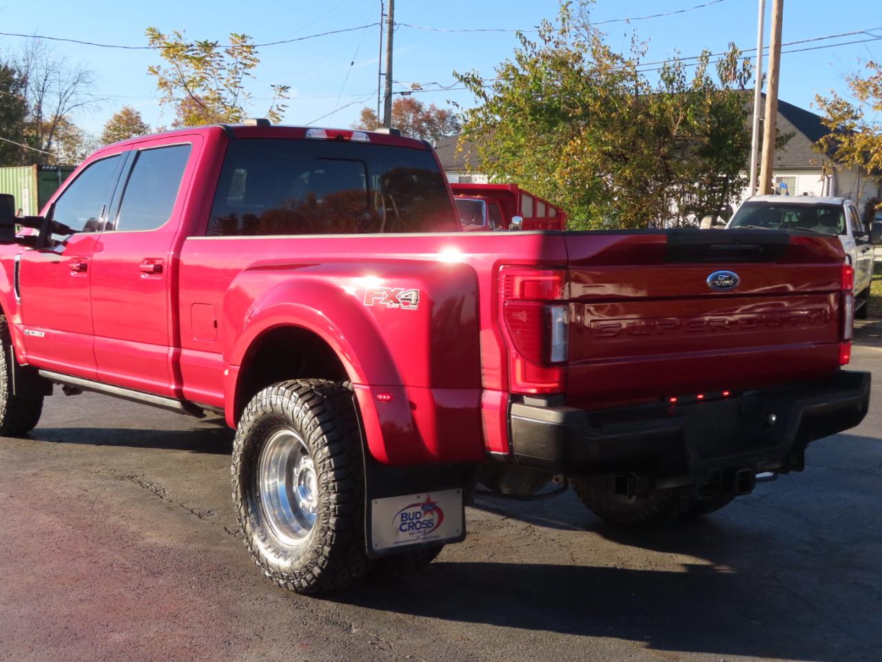 Ford Super Duty F-350 DRW Lariat 4WD Crew Cab 8' Box 2022