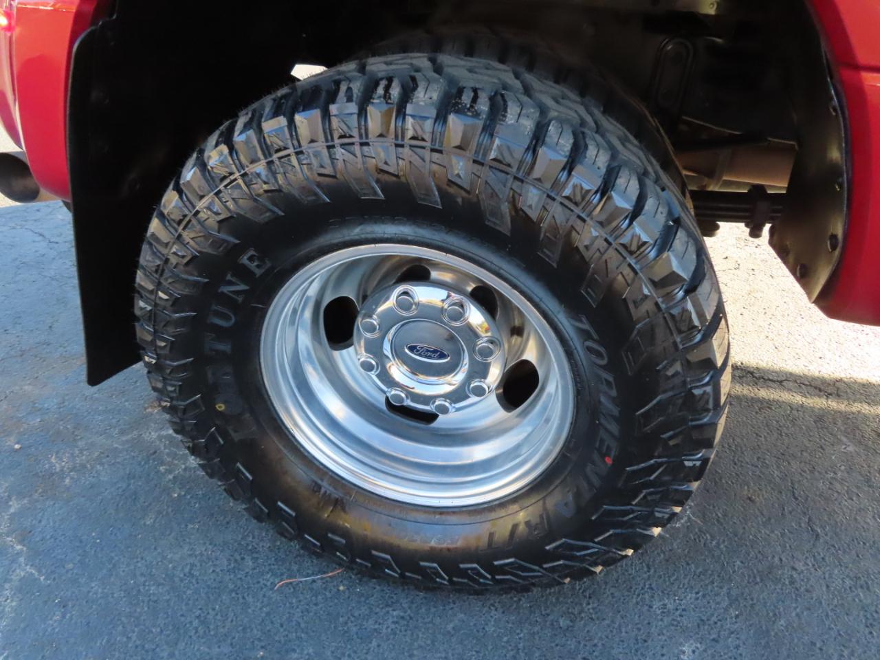 Ford Super Duty F-350 DRW Lariat 4WD Crew Cab 8' Box 2022