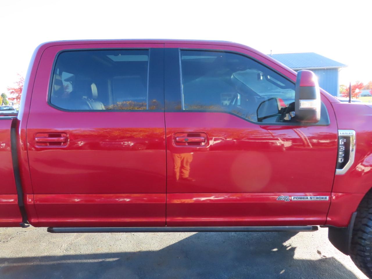 Ford Super Duty F-350 DRW Lariat 4WD Crew Cab 8' Box 2022