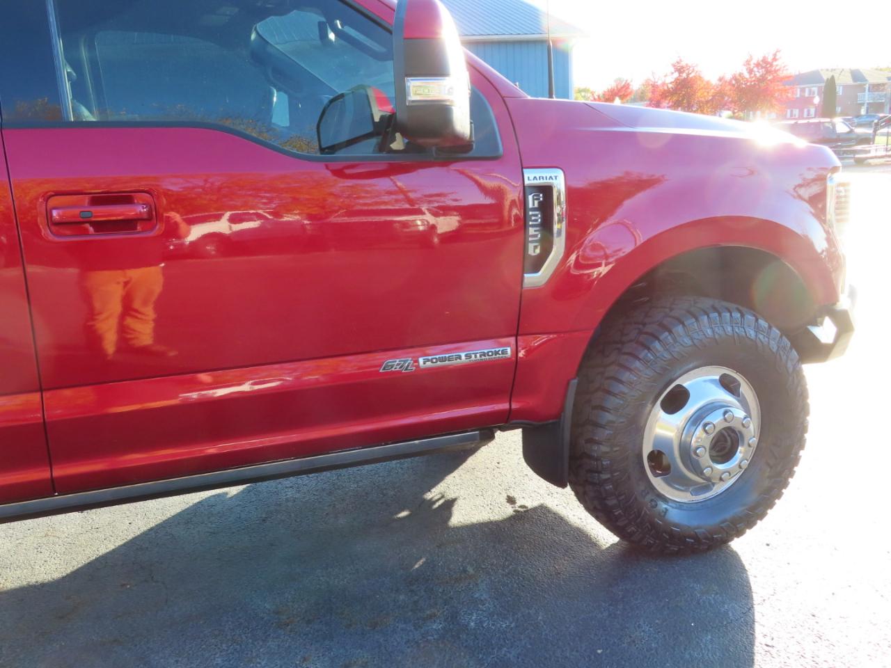 Ford Super Duty F-350 DRW Lariat 4WD Crew Cab 8' Box 2022
