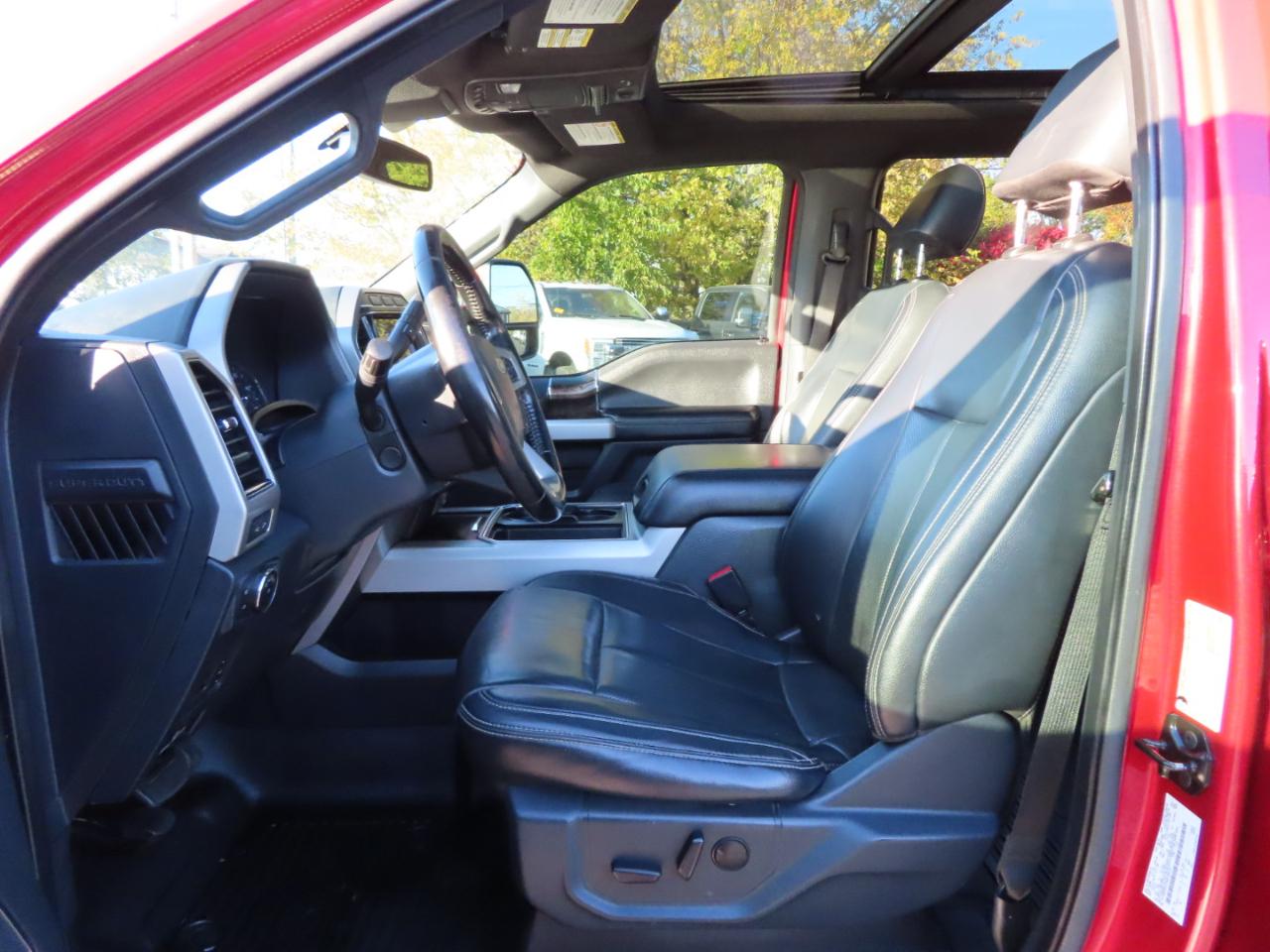 Ford Super Duty F-350 DRW Lariat 4WD Crew Cab 8' Box 2022