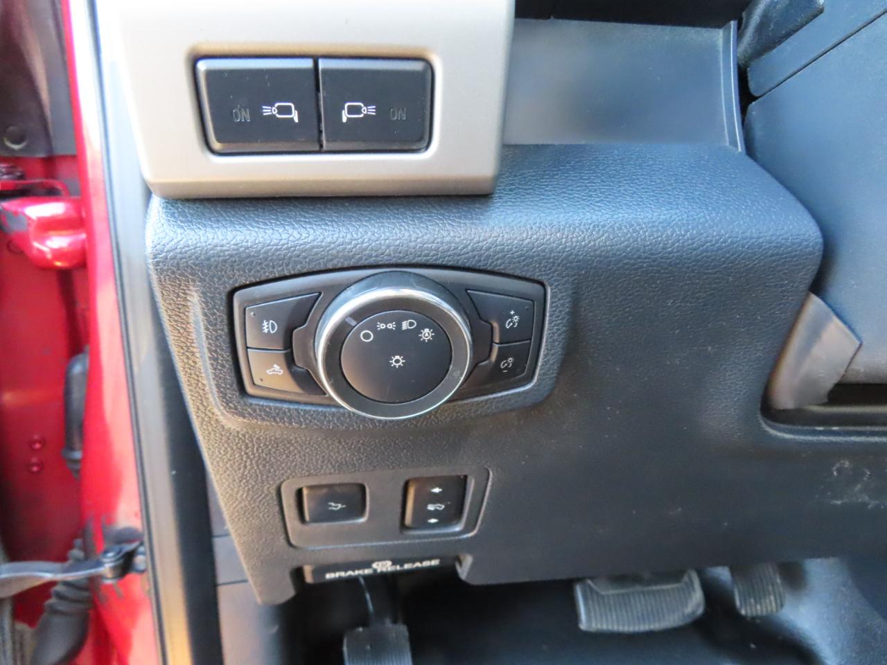 Ford Super Duty F-350 DRW Lariat 4WD Crew Cab 8' Box 2022
