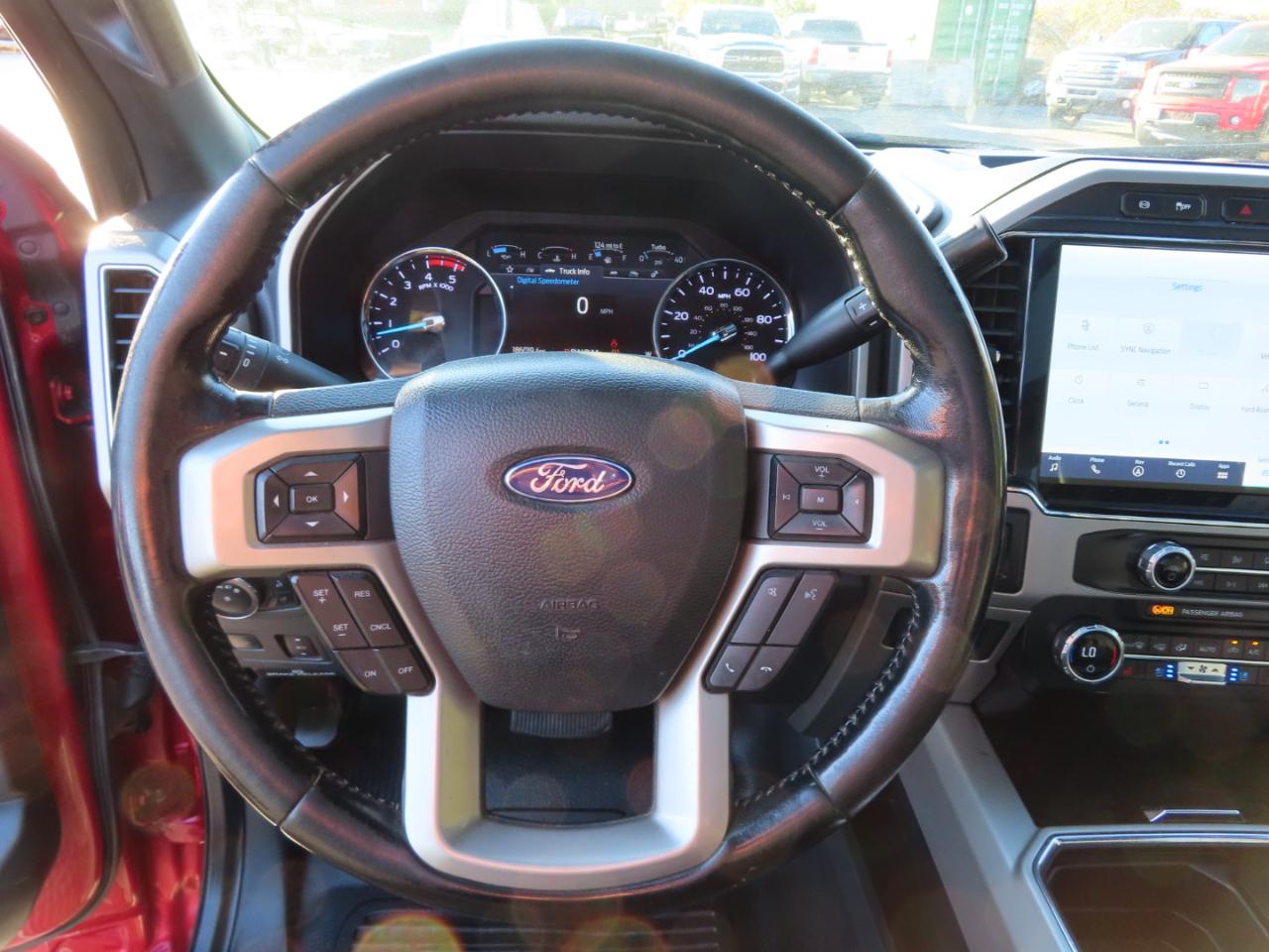 Ford Super Duty F-350 DRW Lariat 4WD Crew Cab 8' Box 2022