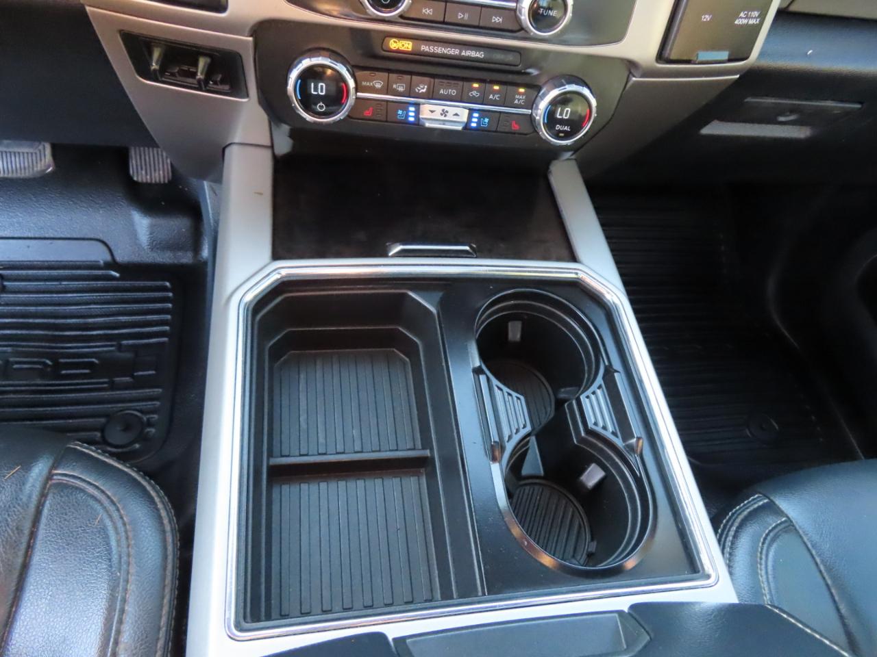 Ford Super Duty F-350 DRW Lariat 4WD Crew Cab 8' Box 2022