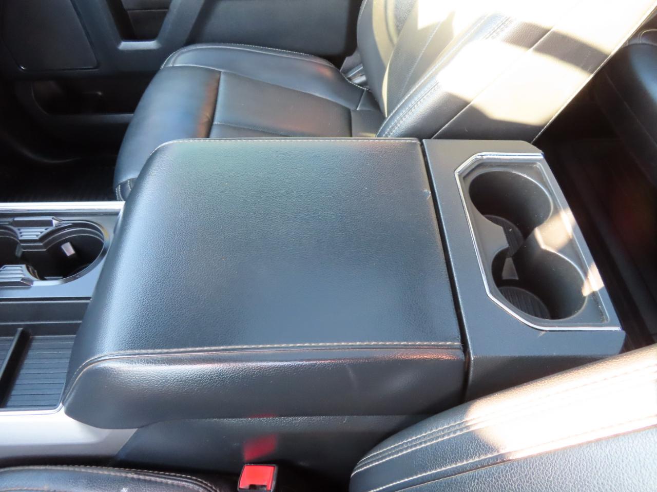 Ford Super Duty F-350 DRW Lariat 4WD Crew Cab 8' Box 2022