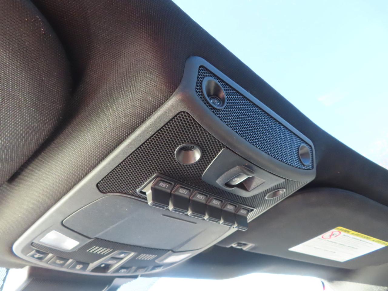 Ford Super Duty F-350 DRW Lariat 4WD Crew Cab 8' Box 2022