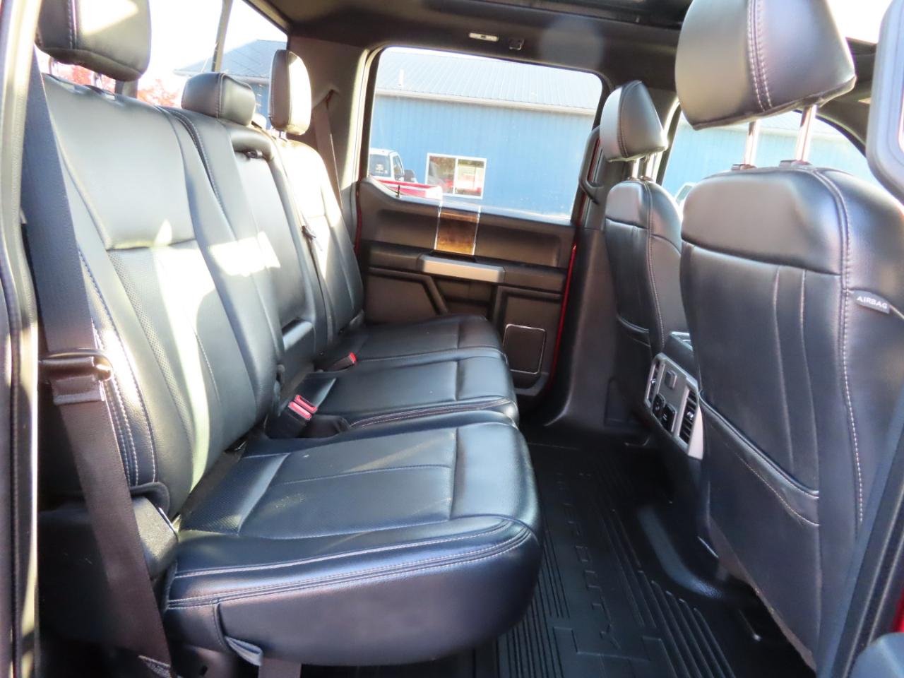 Ford Super Duty F-350 DRW Lariat 4WD Crew Cab 8' Box 2022
