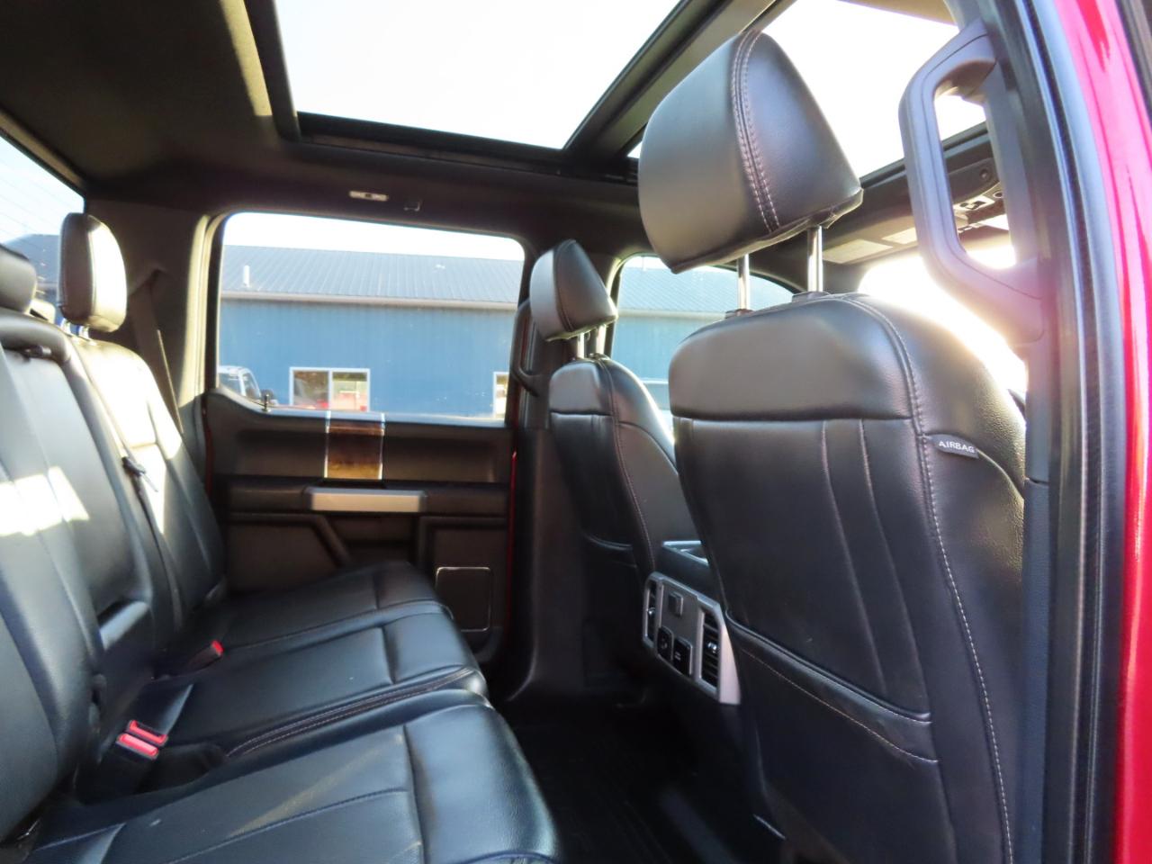 Ford Super Duty F-350 DRW Lariat 4WD Crew Cab 8' Box 2022