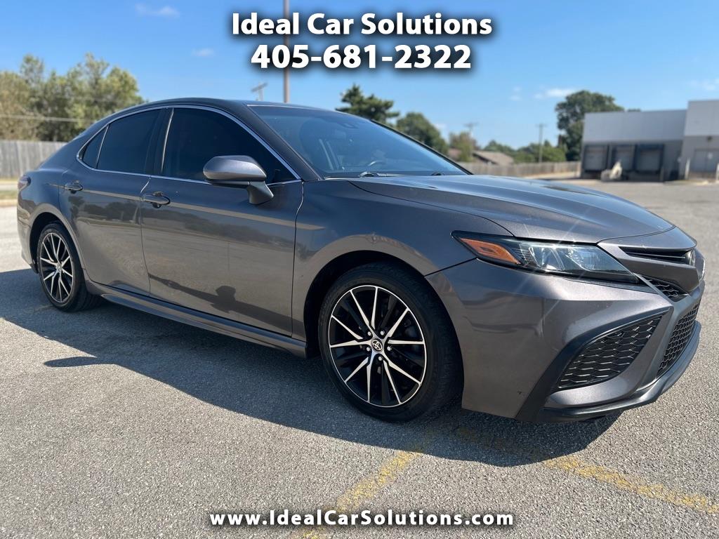 2021 Toyota Camry SE's photo