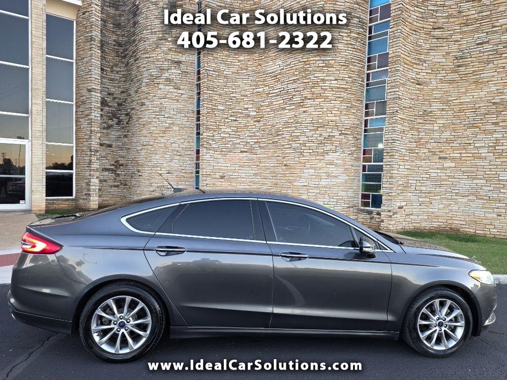 2017 Ford Fusion SE's photo